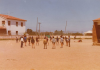 NiÃ±os jugando en el patio del colegio de Maluenda.