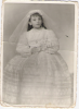 NiÃ±a vestida de comuniÃ³n. Torralba de los Sisones.
