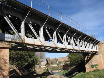 Archivo:Puente ferrocarril Navarrete.jpg