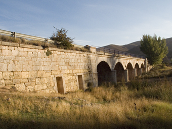 Archivo:Puente San Miguel Torrelosnegros.jpg