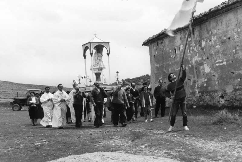 Archivo:Low procesion virgen mayo 80s.jpg