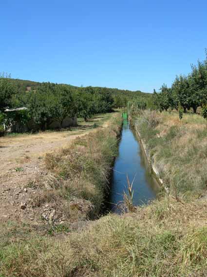 Archivo:Acequia molinar fuentes jiloca.jpg