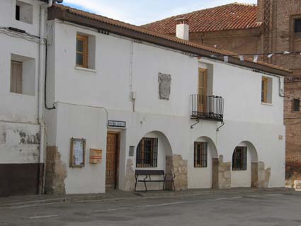 Archivo:Ayuntamiento Cutanda.jpg