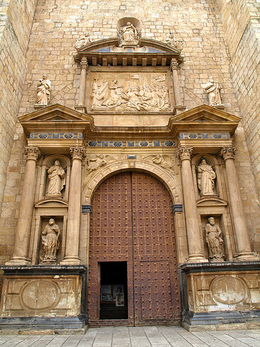 Archivo:Daroca puertacolegiata.jpg