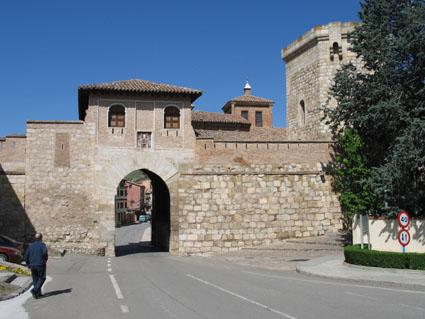 Archivo:Puerta Alta Daroca.jpg