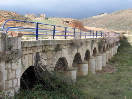 Archivo:Puente calderones torrelosnegros.jpg
