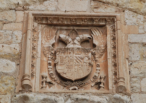 Archivo:Escudo carlos V daroca.jpg