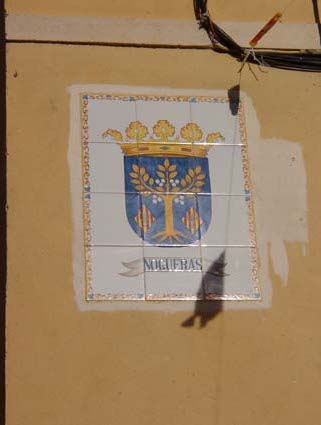 Archivo:Escudo municipal Nogueras.jpg