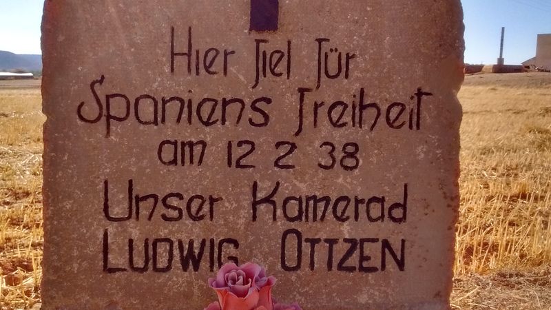 Archivo:IMG TUMBA ALEMAN.jpg