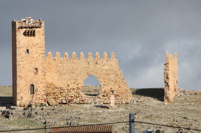 Archivo:CastilloAlba.jpg