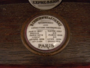 Placa sobre armonio premiado en la Exposición de París, 1867
