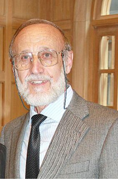 Archivo:Alvaro paricio.jpg