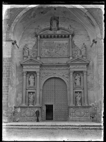 Archivo:Daroca puertacolegiata vieja.jpg